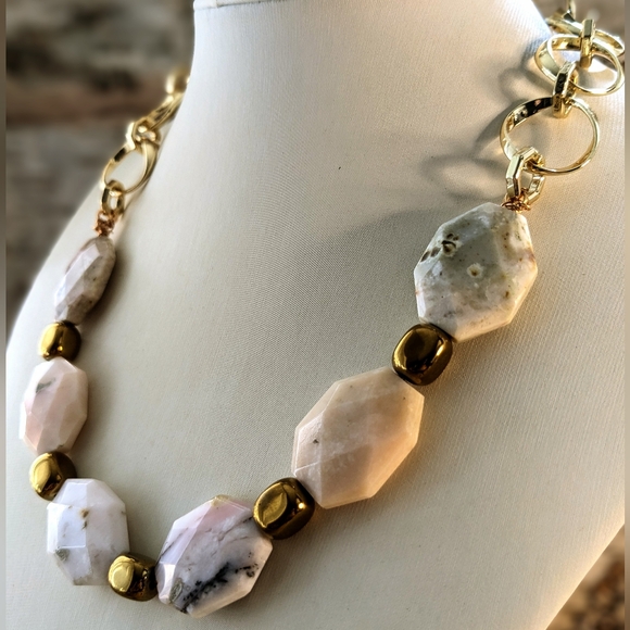 Natural Large Peruvian Pink Opal In Gold Plated Necklace - Picture 3 of 9